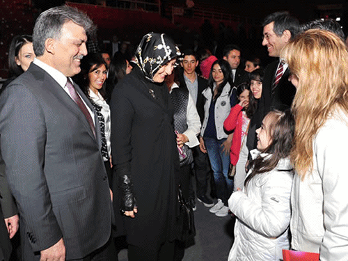 Cumhurbaşkanı Gül ve Bayan Gül Cirque Du Soleil Topluluğunu İzledi